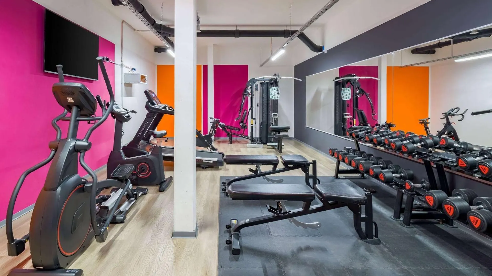 Ramada Encore By Wyndham Munich Messe מלון
